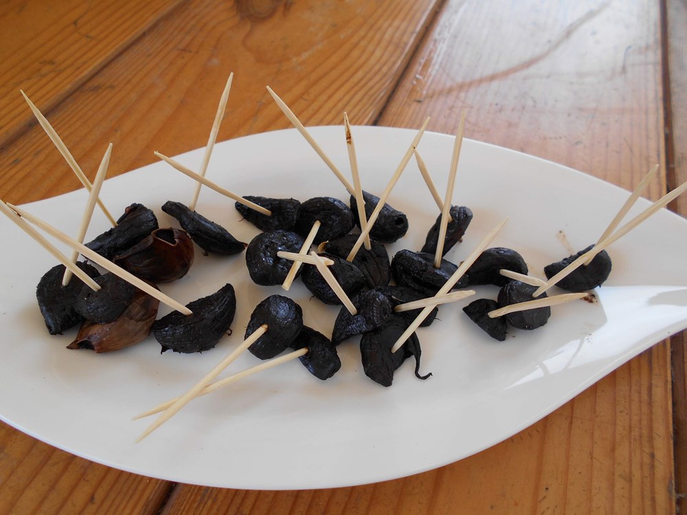 Fermentirani crni češnjak, okusom između suhih šljiva i dimljene pancete (Davor ŠIŠOVIĆ)